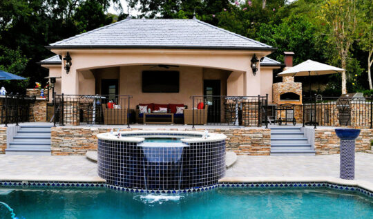 Creating Seamless Indoor-Outdoor Living Spaces in Southern California Custom Homes