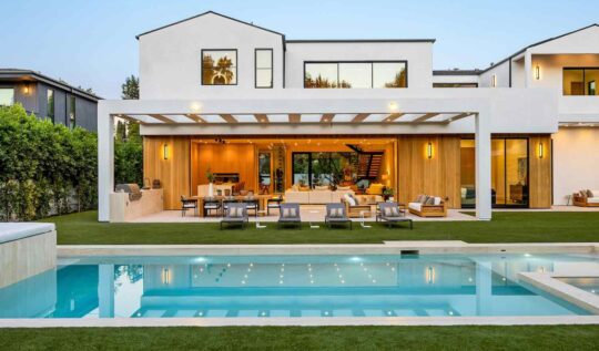 Built for the California Sun: Designing Outdoor Kitchens and Entertaining Spaces That Last
